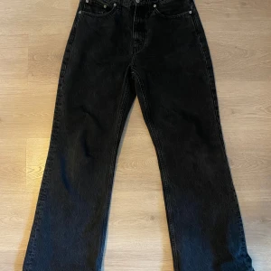 Hope Beat jeans - Bootcut jeans i storlek w29 l32. Sitter lösare än Rush denim. Nypris 2300kr