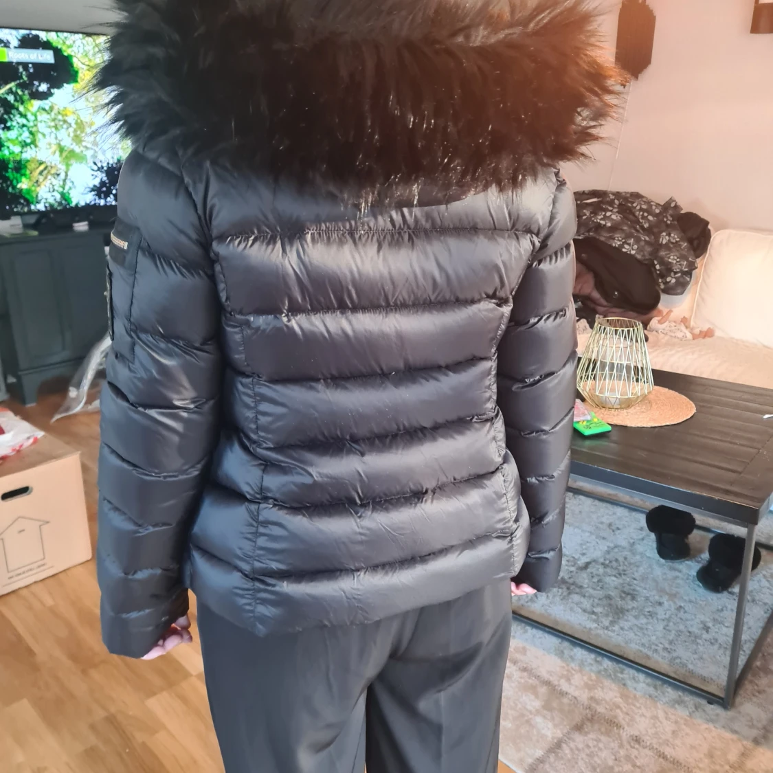 Svart dunjacka med päls Chiara Forti - 93