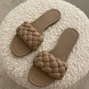 Tofflor  - Tofflor från newyorker oanvänd. Strl 37