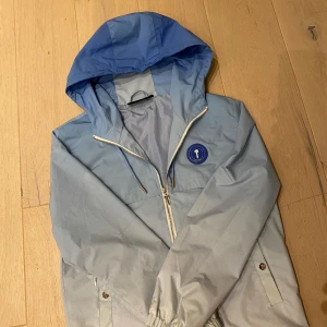 Trapstar Windbreaker  - Använt fåtal gånger. I perfekt skick! Skriv för mer info 