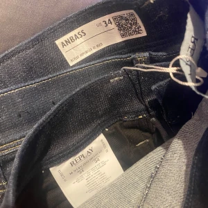 Replay - Helt oanvända jeans. Storlek M. Nypris 1799kr. Köparen står för frakt. 