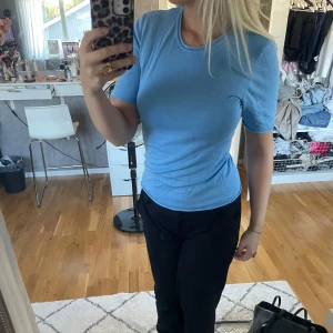 Stickad t-shirt - Stickad t shirt ifrån zara