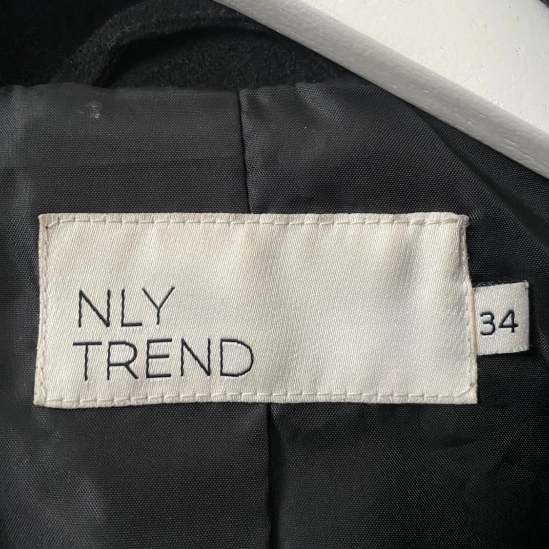 Svart skinnjacka från NLY Trend - 91