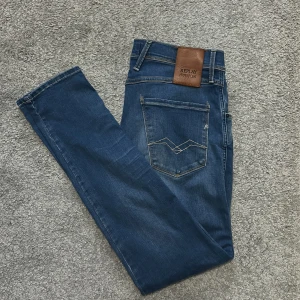 Replay Slim Jeans - Replay slim jeans 👖| Modell Anbass | Nypris 1600kr | Mitt pris 450kr | Storlek W29 L30 | Skriv för övriga frågor 😀 