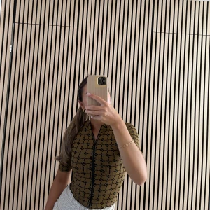 Urban Outfitters Topp - Säljer min fina topp från Urban Outfitters som endast är använd 1 gång, storlek S 🤍