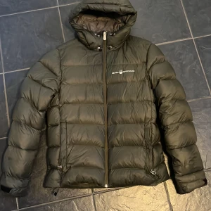 Dunjacka - Sailracing dunjacka i nyskick i storlek M nypris 3500 