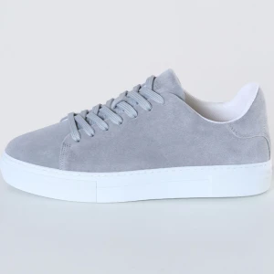 Selectes home skor - Hej säljer mina skor nu pga att dom inte kommer till användning. Skorna är i färgen ljus grå och är i fint skick. Max använda 10 gånger.  St 42 passar 43 oxå