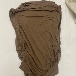 Funnel neck topp - Funnel neck topp brun färgad. Från Shein storlek S. 