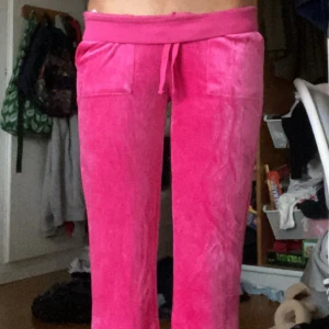 juicy couture - helt nya juicy byxor, low waist och går att vika ner. Super söta🥰 pris går att diskutera ❤️