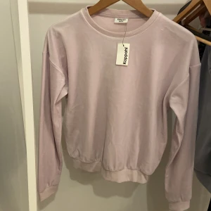 Tjock tröja  - Jätte bra skick har aldrig varit andvänd. Säljer för att den inte är min stil.