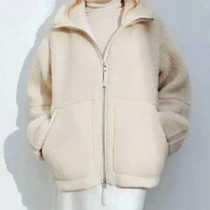 Hm teddy jacka - Väldigt bra skick! Passar även s/m skulle jag säga