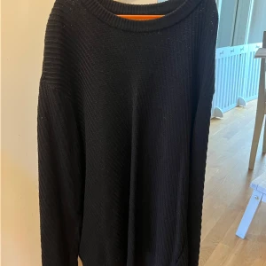 Zara stickad tröja  - Svart zara tröja med ränder Skick9/10 Storlek:m