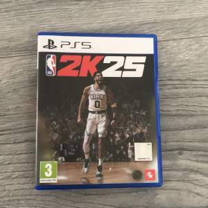 Nba 2k25. Helt ny och funkar perfekt. Säljer för använder inte den så mycket. Skriv vid intresse. Säljer billigt. Ny pris:879kr (Ps5)