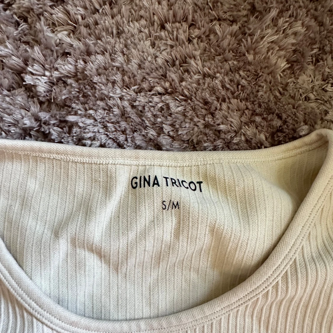 Sporttopp från ginatricot - 90