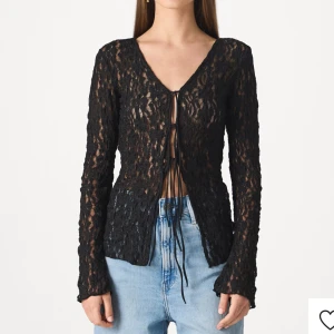 Festtopp från gina 💗 - Festtopp i spets från gina💗💗storlek xs kan även skicka egna bilder på den om man vill💖