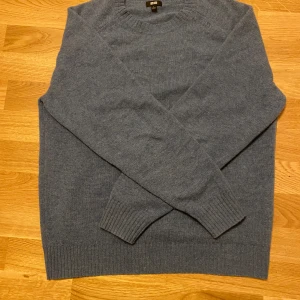 Merinoulls tröja - Säljer nu min blåa merinoulls tröja i väldigt bra skick, endast använd ett fåtal gånger! Skriv vid minsta fundering.