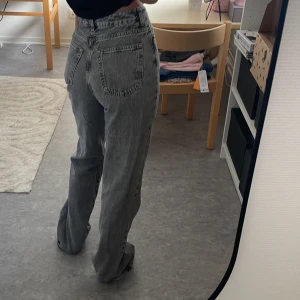 Jeans  - Från bikbok. Jag är 170 🥰