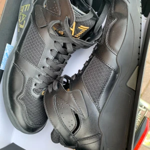 Säljer nya skick EA7 skor - Skick 10/10 helt nya