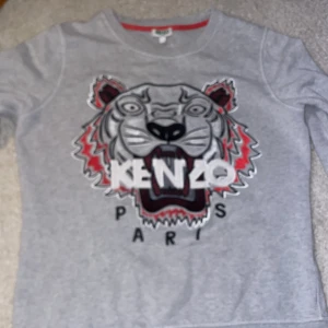 Tjock tröja kenzo - En lång ärmad tjock tröja från kenzo bra skick