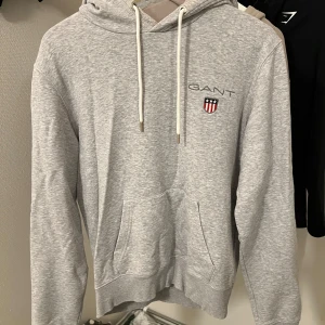 Gant Hoodie Grå S - Bra skick  Inga fläckar eller hål Ej nopprigt  