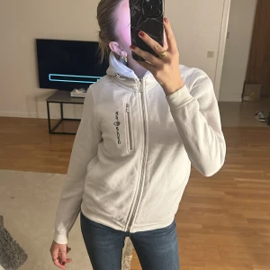 Sail Racing Hoodie - Säljer denna tröja för jag inte använt den på jättelänge och skulle nog passa någon annan 💕