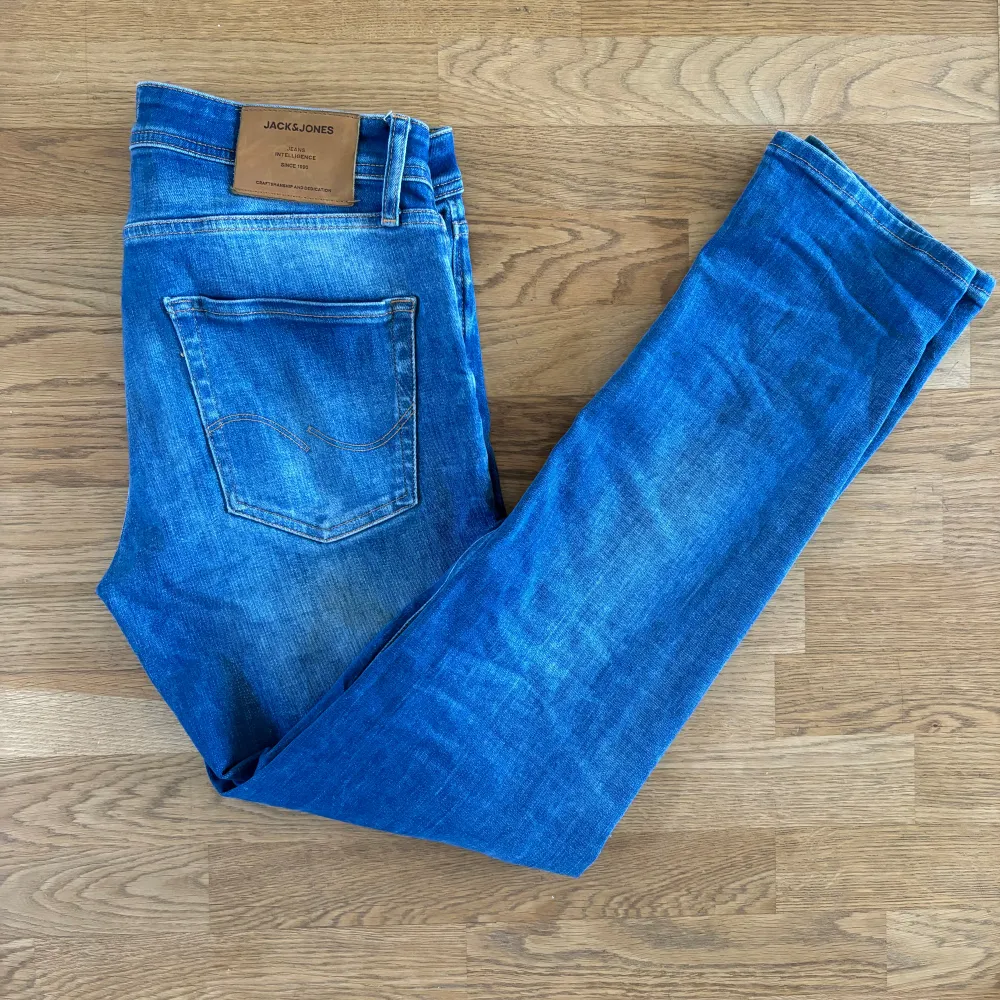 Schyssta jeans från Jack and Jones som är knappt använda! 🙌 Inga defekter eller något sånt! Skriv vid minsta funderingarna! 😎. Jeans & Byxor.