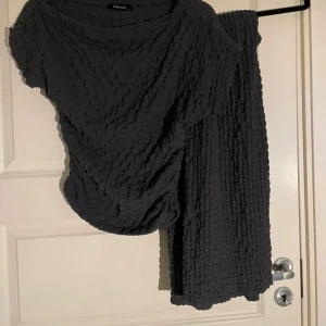 Fint set - Fint set köpt utomlands. Toppen st M byxorna Xs. Men sitter jätte fint tillsammans. 