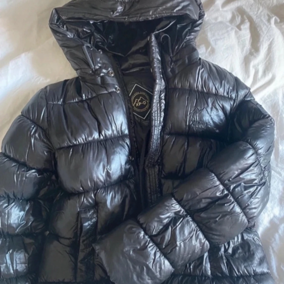 Svart pufferjacka med huva - 91