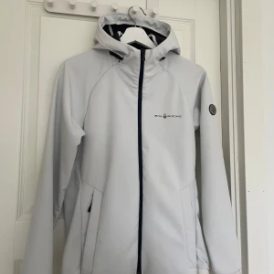 Sailraicing jacka - Väldigt fin vind/regn jacka som passar både till tjejer och killar
