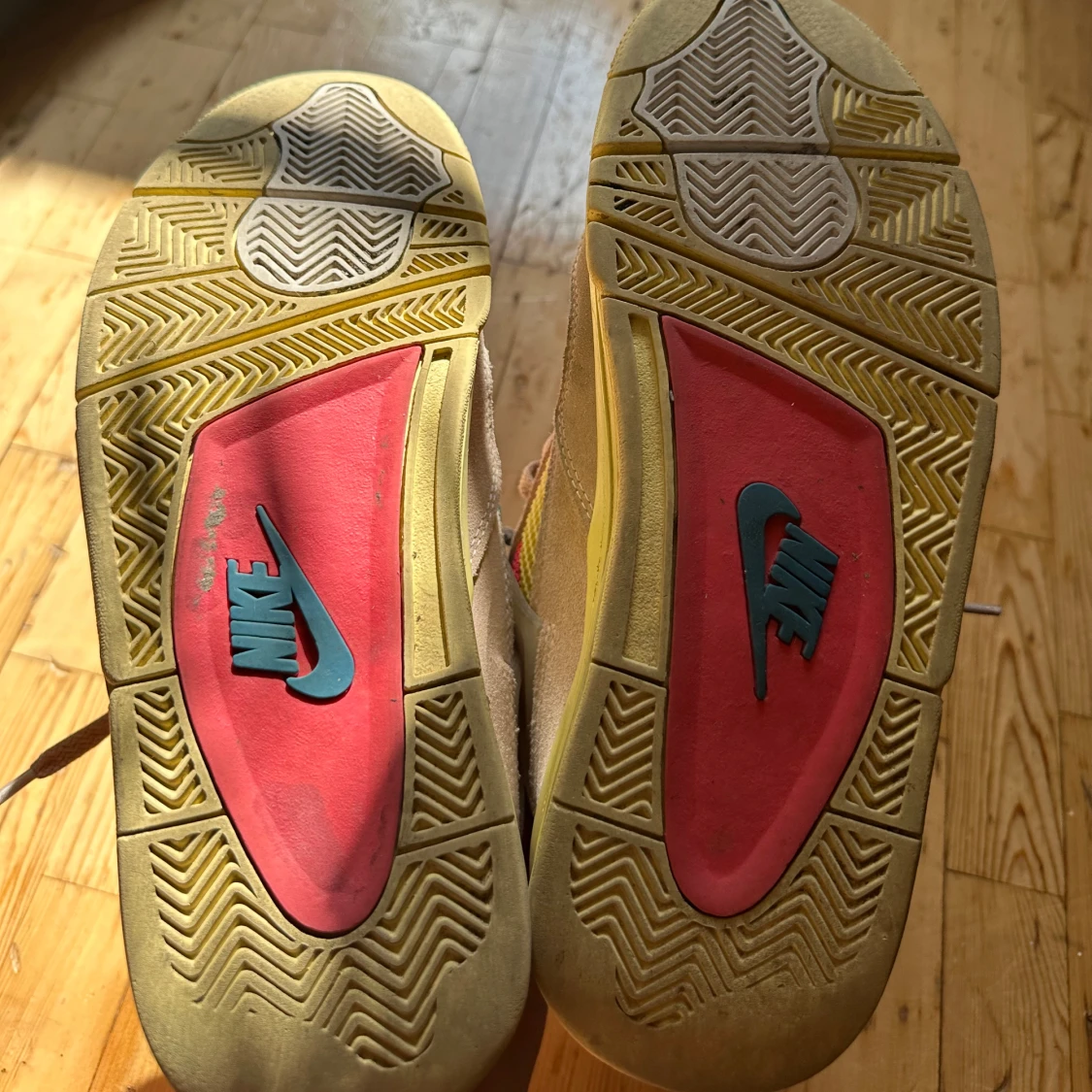 Jordan 4 guava ice  - 92