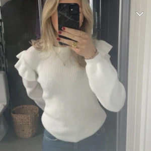 Vit volang stickad  - Fin tröja 