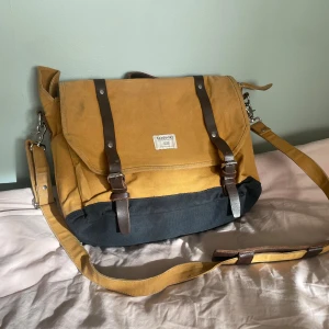 Sandqvist Messenger Bag - Väl använd men snygg! Sälja inte längre av Sandqvist