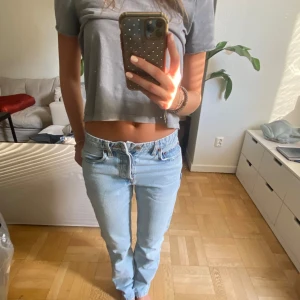 Zara jeans  - Säljer pga att jag inte får plats i dom längre… men jätte sköna och så snygg färg! Dom är också långa är 172 och dom sitter perfekt.