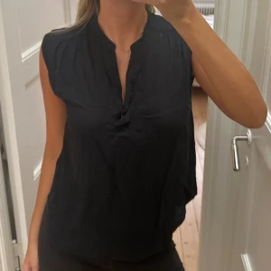 Topp - Svart topp från filippaK