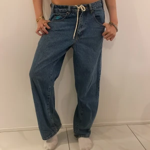 Butter Jeans - Strl 28, Bra skick, original pris 1000kr, Pris kan diskuteras