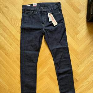 Helt nya Levi’s jeans modell 510 i storlek W32/L32. Aldrig använda. 