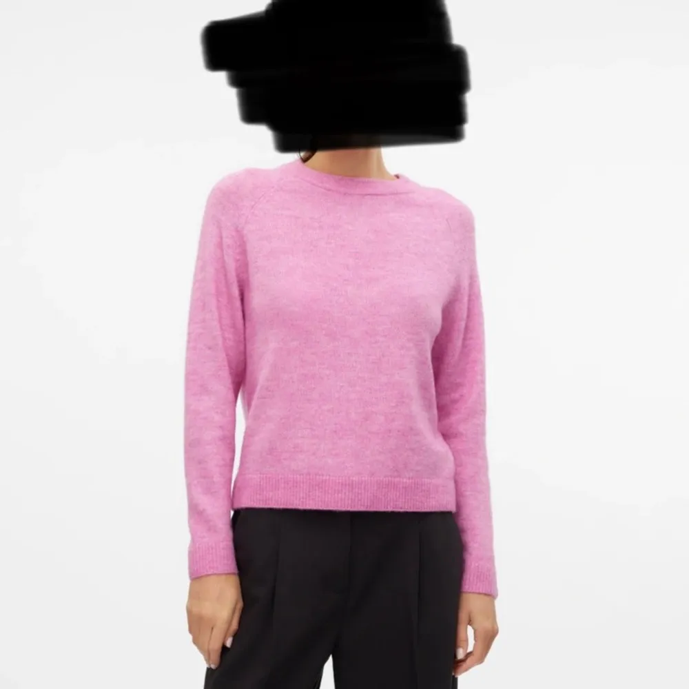 säljer denna rosa stickade tröjan från vero moda då den inte kommer till användning längre, tröjan är i bra skick och är använd fåtal gånger . Tröjor & Koftor.