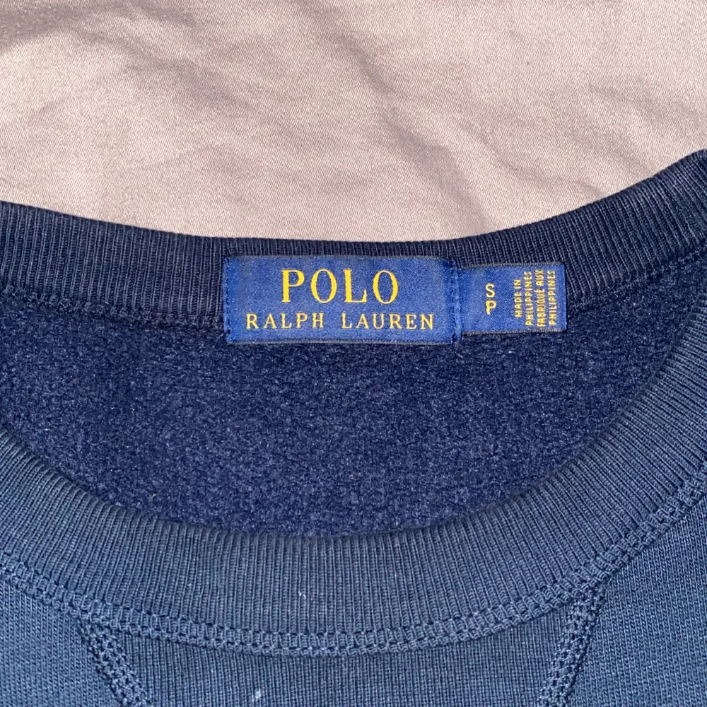  En riktigt fin Ralph Lauren switch shirt i jättebra skick Storlek S. Hoodies.