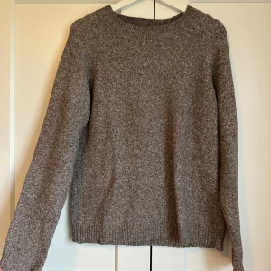 Vila tröja - Säljer denna populär tröja från vila i storlek M. Använd men i bra skick. Köparen står för frakten💕