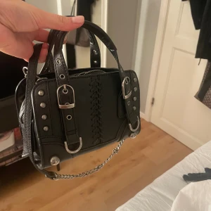 Zara väska - Söt väska med ett stort och ett litet fack😇