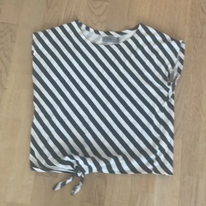 Tröja  - Bra skick, pris kan diskuteras kom privat om bilder! 