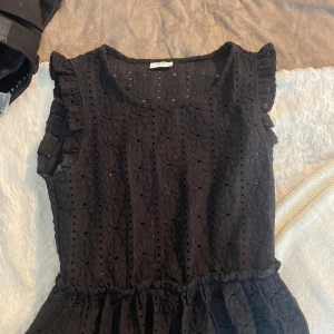 Fint linne - Linne med fint mönster, bra skick, knappt använd, sååå fin