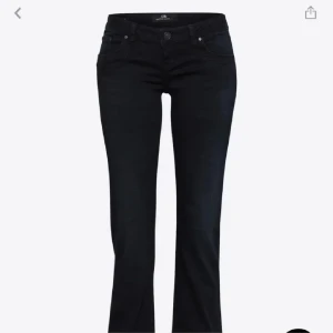 Skitsnygga ltb jeans!!💓 - Säljer dessa low waist bootcut jeans ifrån Ltb, som är köpta här på Plick!!❤️ De passade tyvärr inte mig så säljer nu vidare dom! Midjemått: 35x2, de är lite för långa för mig som är 163cm.💓