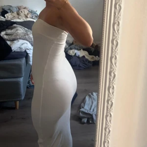 Vit långklänning - Från Gina Tricot!