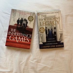 The inheritance games & The hawthorne legacy - Första och andra boken i serien. Super populära och omtyckta böcker. Båda i nyskick. Köp dom gärna tillsammans för totalt 160kr, annars 90kr/st!🤎