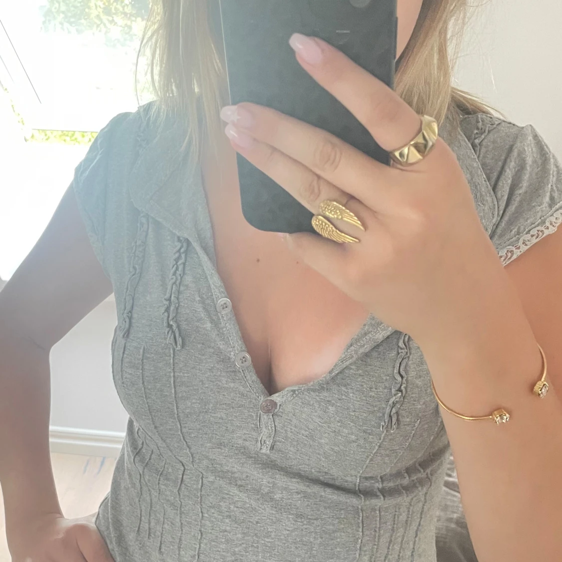 Grå ribbad topp med spetsdetaljer - 91