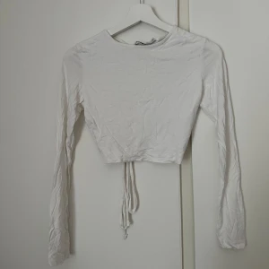 Öppen rygg tröja - NAKD - Säljer min fina tröja då den inte kommit til användning. Enbart testat. Köparen står för frakt 🫶🏻