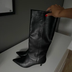 Knitten heel stövlar - Säljer dessa fina stövlar, Använda vid 1 tillfälle