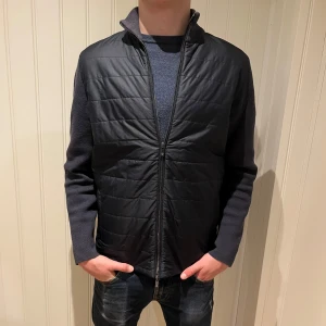 Massimo dutti cardigan - Riktigt fet Massimo dutti cardigan i toppskick storlek S modellen är 179(29)