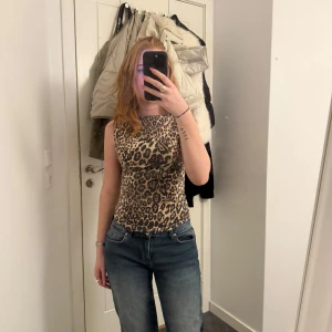 Leopard linne  - Säljer ett fint leopard linne från zara. Använd väldigt få gånger. 